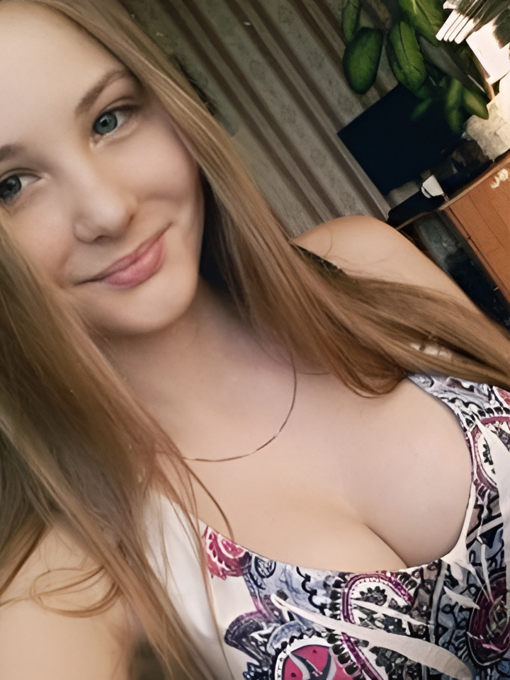 Леся привлекальеная девушка из Смоленска цена от 1500 руб